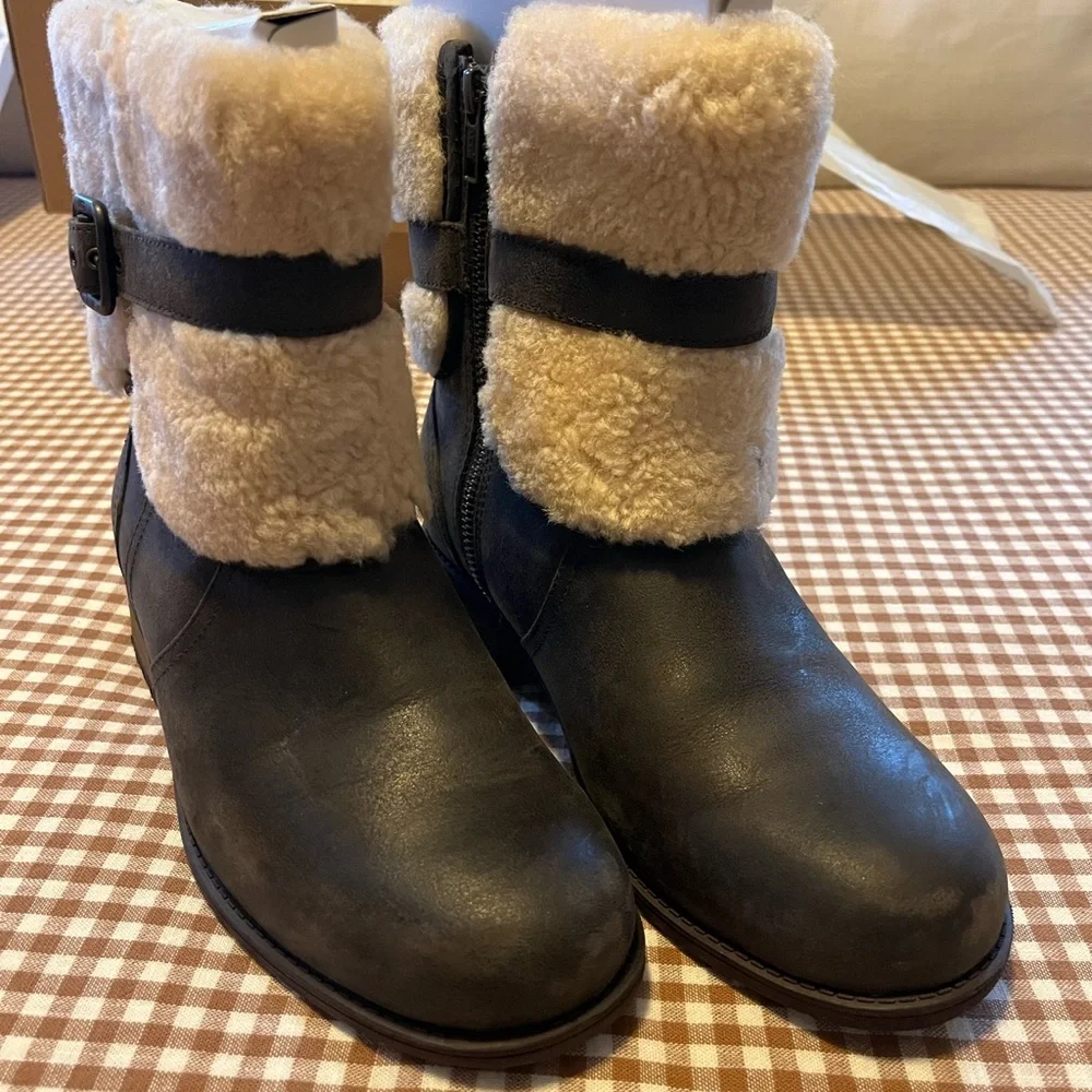 UGG Women's Black and Cream Shearling Boots - Picture 2 of 4